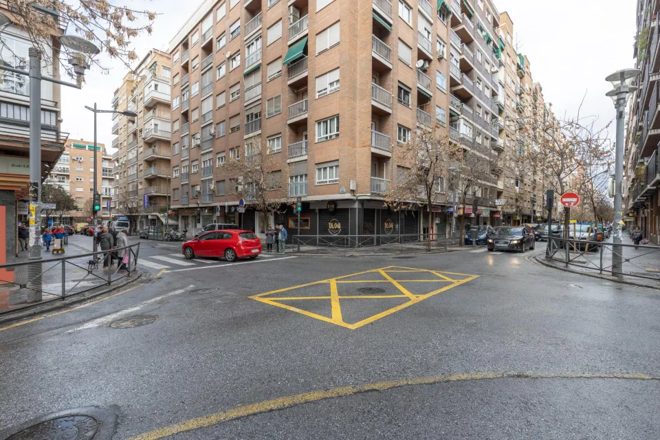 ¡Plaza de garaje en excelente ubicación! - CAMINO DE RONDA