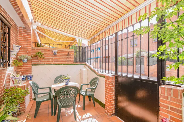Amplia casa familiar junto a la Estación de Autobuses: 4 dor