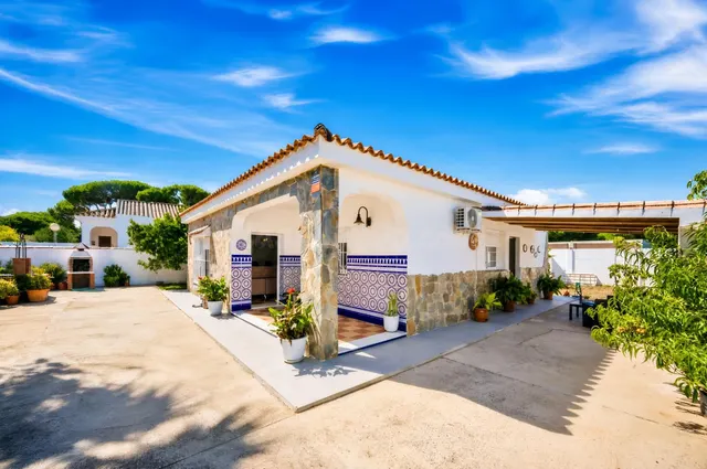 Chalet con amplia parcela en El Sotillo — 5
