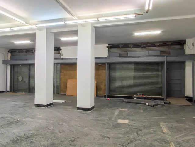 Amplio Local Comercial en Sant Antoni, Barcelona - Oportunidad de alquiler Único — 5