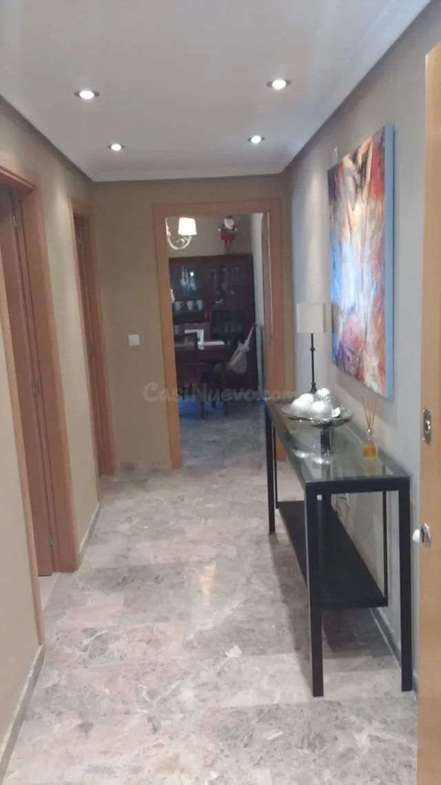 Piso seminuevo totalmente amueblado, con 3 dormitorios, 2 ba