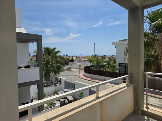 CASA ADOSADA ESTILO MODERNO EN LA MEJOR ZONA DE PUNTA PRIMA — 36