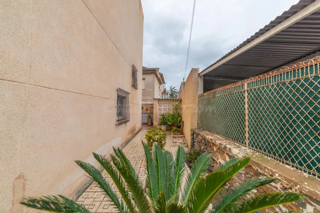 Amplio Chalet independiente en Santiago de la Ribera por €285,000 — 4