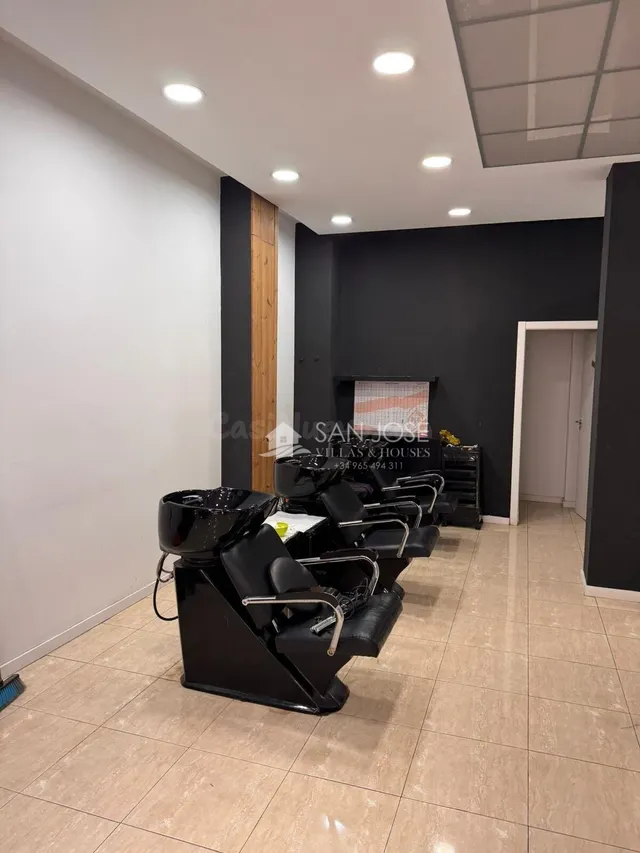 SE VENDE LOCAL COMERCIAL EN NOVELDA CON POSIBILIDAD DE VENTA - foto 5