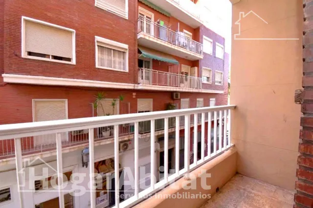 Luz natural y amplitud en este piso esquinero con dos balcones, ascensor y trastero a 100 metros de la playa — 23