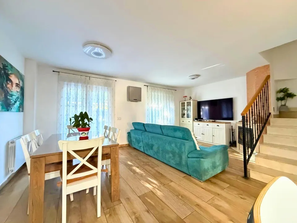 Chalet adosado de esquina en venta en rivas pueblo, rivas vaciamadrid