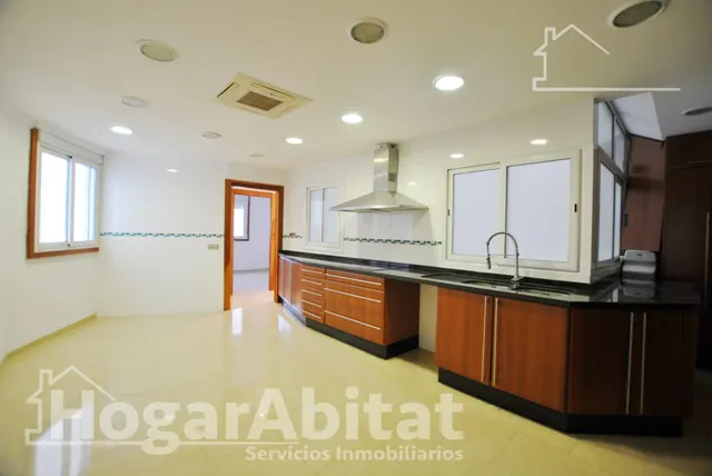 ¡GRAN OPORTUNIDAD! AMPLIO, BONITO Y EXTERIOR CON TERRAZA EN EL CENTRO — 9