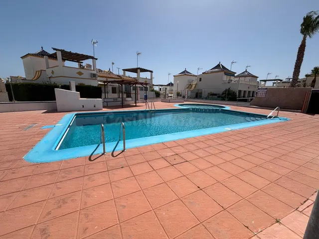 Adosado de 4 dormitorios, 2 baños en Los Altos (Orihuela Costa) con 2 Piscinas, Solárium y Gran Sótano — 4