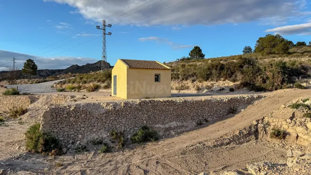 PARCELA CON CONSTRUCCIÓN - foto 2