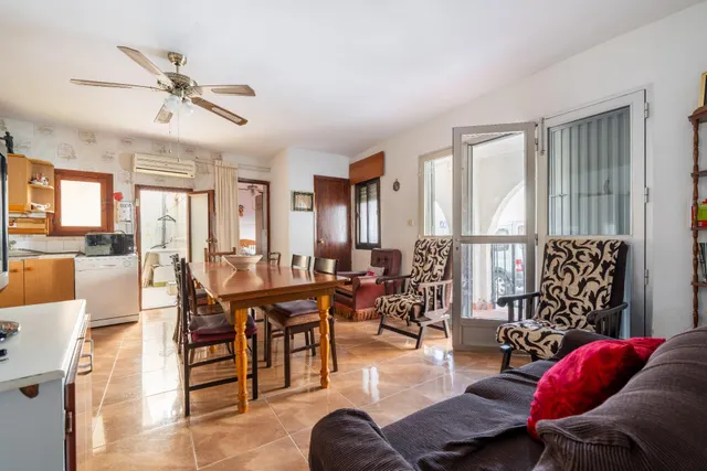 Se Vende Casa de Dos Plantas en Retamar Centro — 27