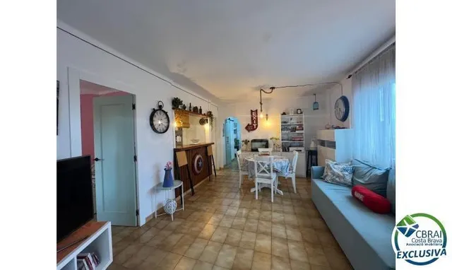 Bonito piso en venta en la zona comercial de Empuriabrava - foto 4