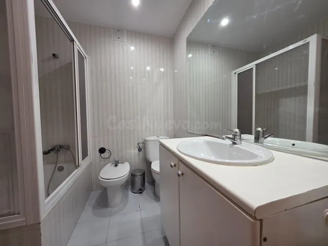 Amplio piso de 157 m2 con terraza, garaje y vistas al Retiro en Jerónimos — 23