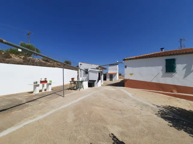 EXCELENTE CHALET EN MONTEALEGRE DEL CASTILLO — 7