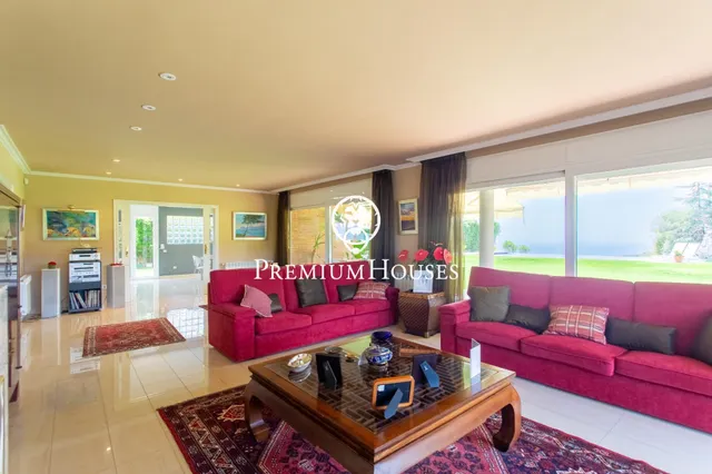 Exclusiva casa con jardín, piscina y espectaculares vistas al mar en Sant Andreu de Llavaneres — 10
