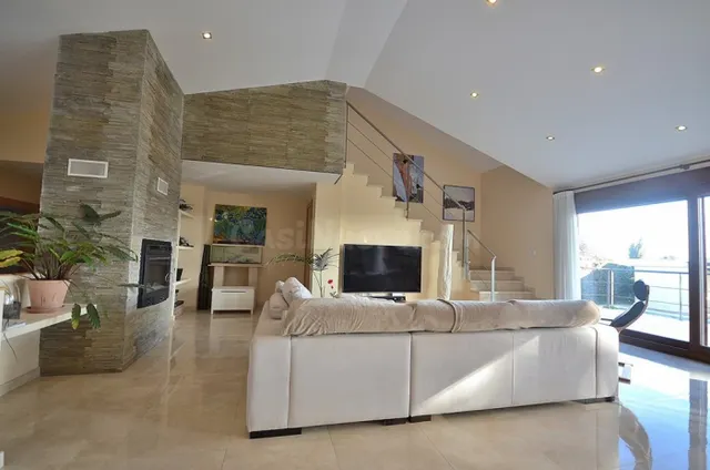 VILLA EN ALBACETE CON 1700 M2 DE PARCELA. 5 DORM. 5 BAÑOS. - foto 5