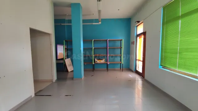 Local comercial centro Saron - foto 3