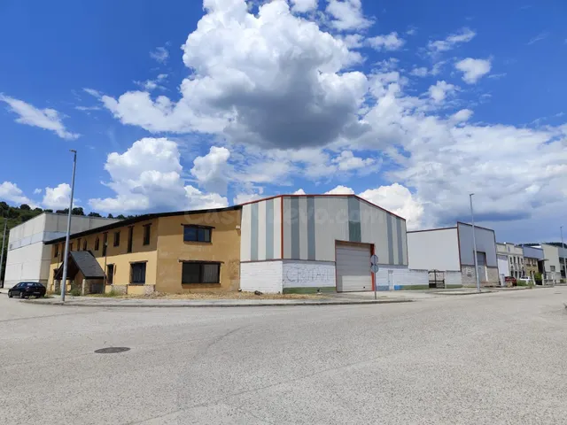 VENTA O ALQUILER DE NAVE EN POLIGONO DE BEMBIBRE - foto 3