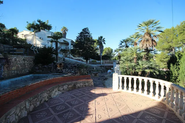 AMPLIO CHALET INDEPENDIENTE EN VENTA EN SIERRA PERENCHIZA — 46
