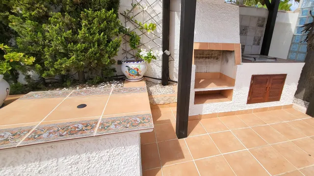Chalet esquina de 3 Dormitorios y 3 Baños en parcela grande arreglada de 600m2 con piscina y garaje privado — 20
