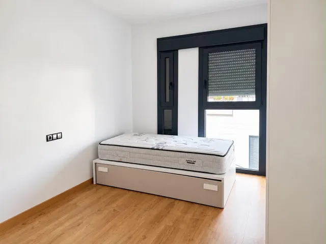 Moderno chalet adosado de 315m2 con gran garaje y piscina comunitaria — 18