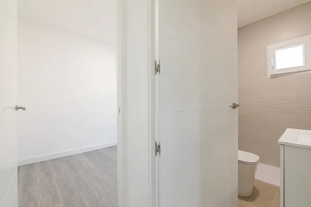 Te ofrecemos esta propiedad junto Centro Comercial Aljub y Bomberos con más de 1.000 metros de terreno y 2 casas independientes para disfrutar en familia!!!! — 34