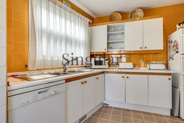 Ático dúplex con piscina privada y espectaculares terrazas junto al parque de Monterols — 32