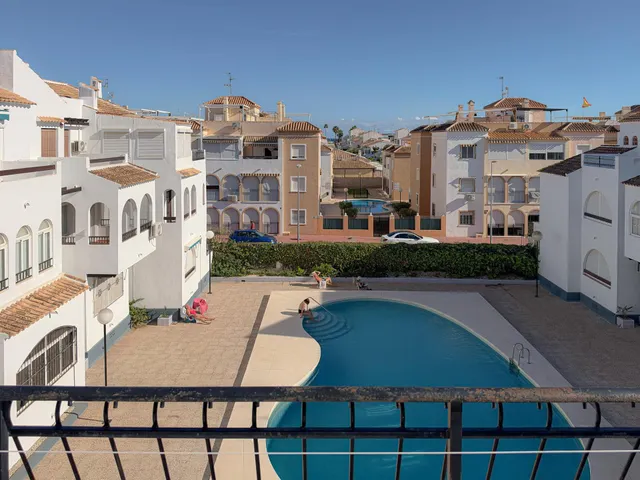 Espectacular ático con amplia terraza y excelentes vistas panorámicas y a la piscina comunitaria (350 metros playa) — 26