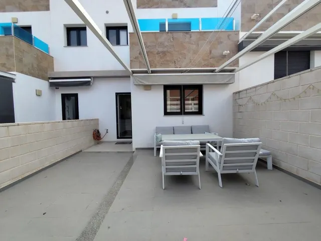 Casa adosada en venta en Bigastro con 3 dormitorios, 3 baños, solárium privado de 39 m2 y piscina comunitaria — 29