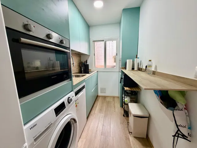Piso reformado de tres habitaciones con terraza — 18