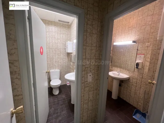LOCAL COMERCIAL ACONDICIONADO EN ESQUINA  CON BAÑOS — 5