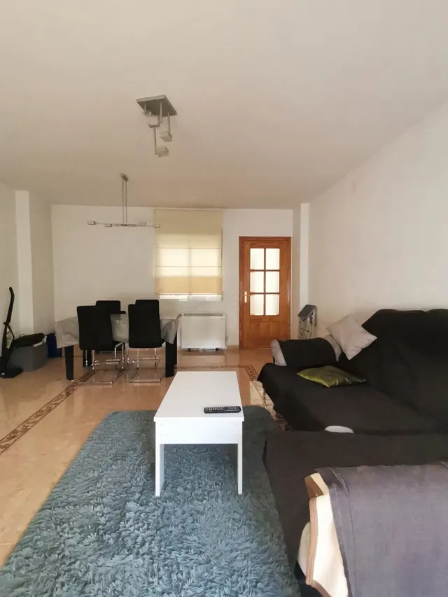 SE VENDE CASA EN PLENO CENTRO DE LOS VILLARES — 26