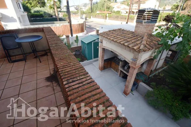 Atractivo chalet amplio con piscina privada, garaje y terraza, todo amueblado y cerca de la playa. — 21
