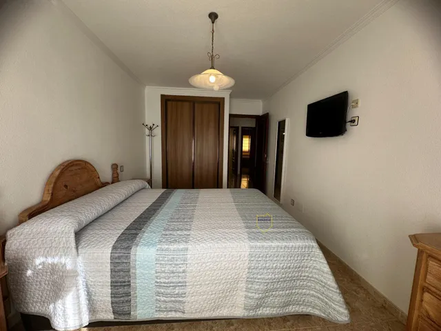 Piso de 4 dormitorios y garaje, cerca del centro de Salud San Diego. — 23
