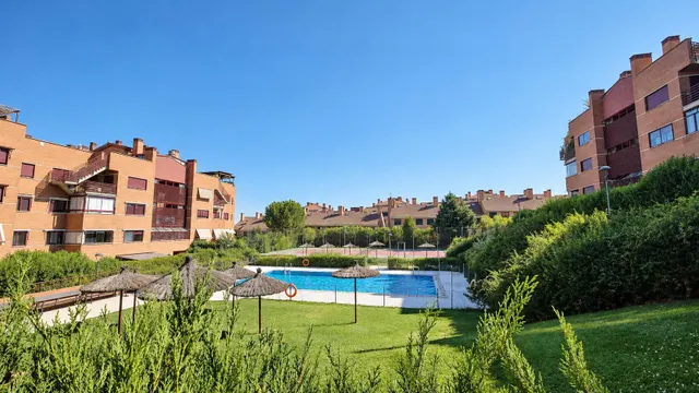 ¡en venta! piso con terraza acristalada, plaza de garaje y trastero en Boadilla del Monte — 31