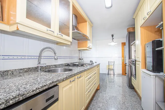 Amplio piso familiar con terraza, parking y trastero en Son Cladera — 13