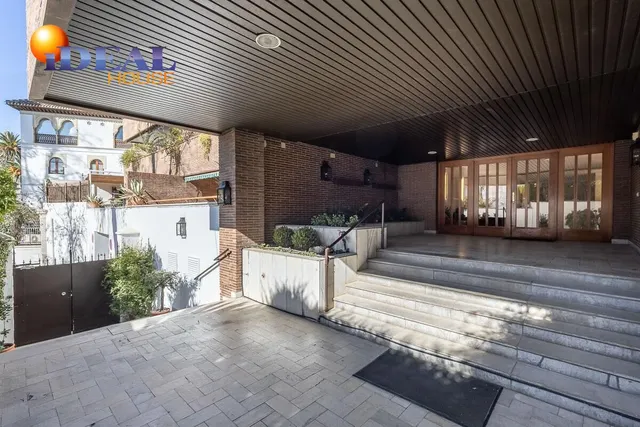 EXCLUSIVO PISO CON JARDÍN PRIVATIVO EN UNA DE LAS MEJORES URBANIZACIONES DE GRANADA — 45