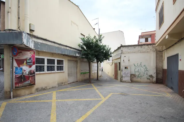 Bajo en esquina para convertir en vivienda o negocio en Alaquàs. con informe de arquitecto — 2