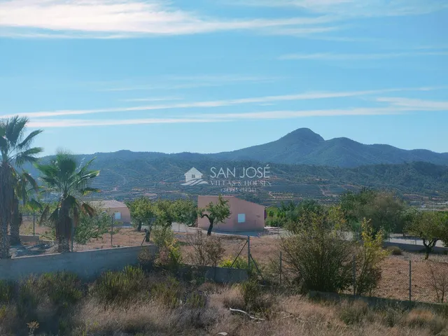 SE VENDE CHALET DE OBRA NUEVA AL LADO DEL PUEBLO DE MACISVENDA-ABANILLA — 39