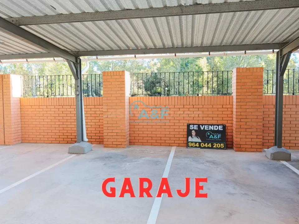 AYF VENDE GARAJE EN EDIFICIO PLAYA DORADA