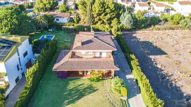 Más que una villa señorial: un oasis de 2.700 m2 a 600 metro - foto 5