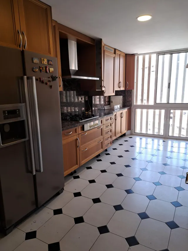 Amplio piso con 4 dormitorios y vistas al mar y Benidorm en zona Levante. — 16