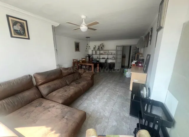 Amplio piso a 300 metros del mar en Palamós: luz, espacio y 