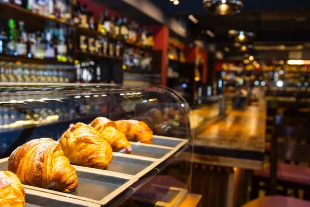 LOCAL COMERCIAL EN TRASPASO  EN SALOU CENTRO EN PLENO FUNCIONAMIENTO — 3