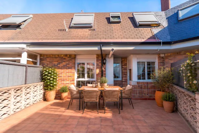 Piso espacioso con terraza y balcón en urbanización privada — 36