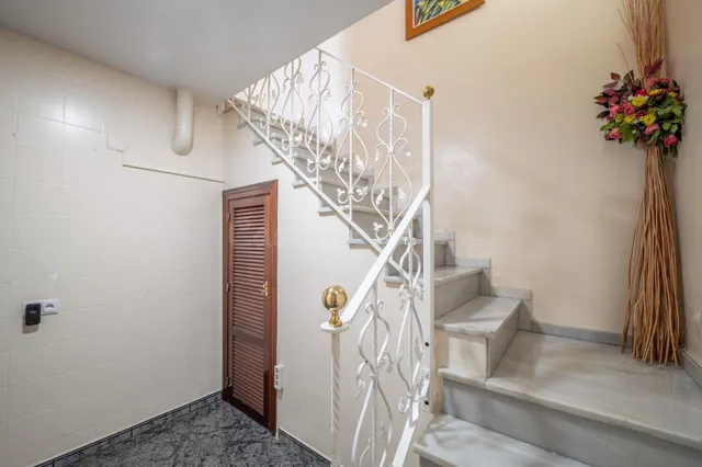 CASA HACIENDO ESQUINA EN ATARFE!! — 2
