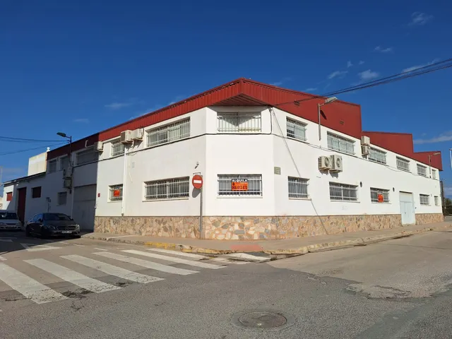 ¡OPORTUNIDAD ÚNICA! Espectacular nave industrial en La Hoya - foto 2