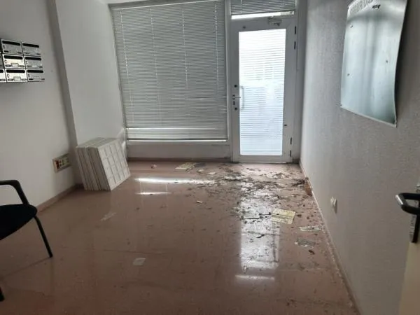Centro de trabajo, local comercial — 8