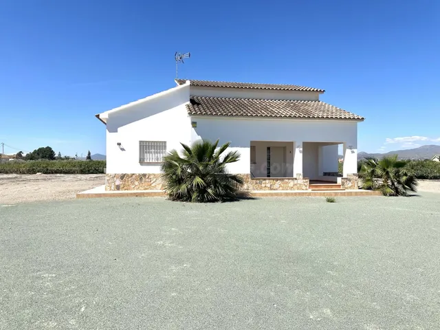 A UN PASO DE LORCA Y ÁGUILAS: CASA CON PARCELA Y 3 DORMITORI