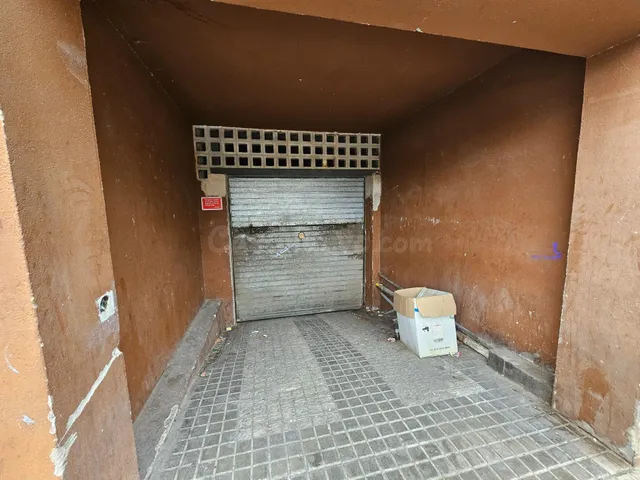 Plaza de párquing cerrada en La Farga - Banyoles - foto 3