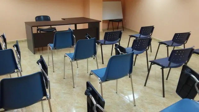LOCAL ADAPTADO A AULAS ENSEÑANZA — 15